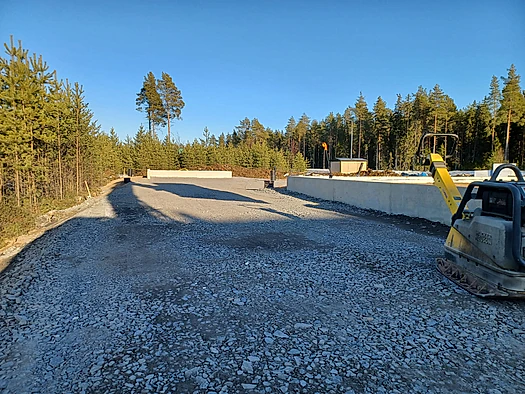 Kaivinkone maanrakennustyömaalla